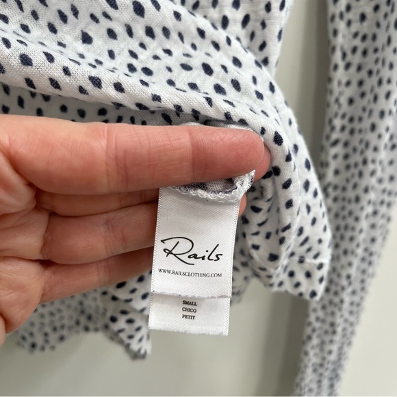 RAILS Women’s SAMI SPOTTED White Black Drop Shoulder Linen Blend V-Neck Top - Picture 8 of 9